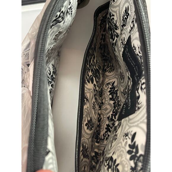 Gigi Hill Striped Cosmetic Bag Heart Zipper Pull - Picture 7 of 12